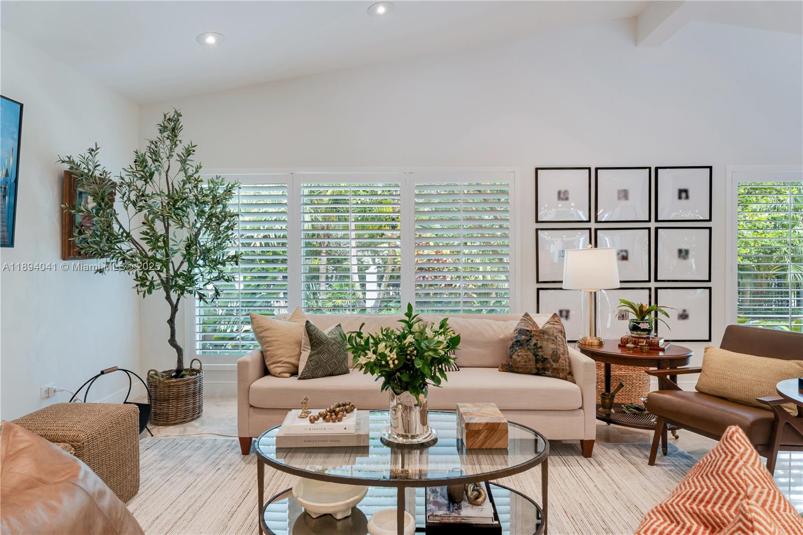 TOWN & RANCH ESTS - Residential