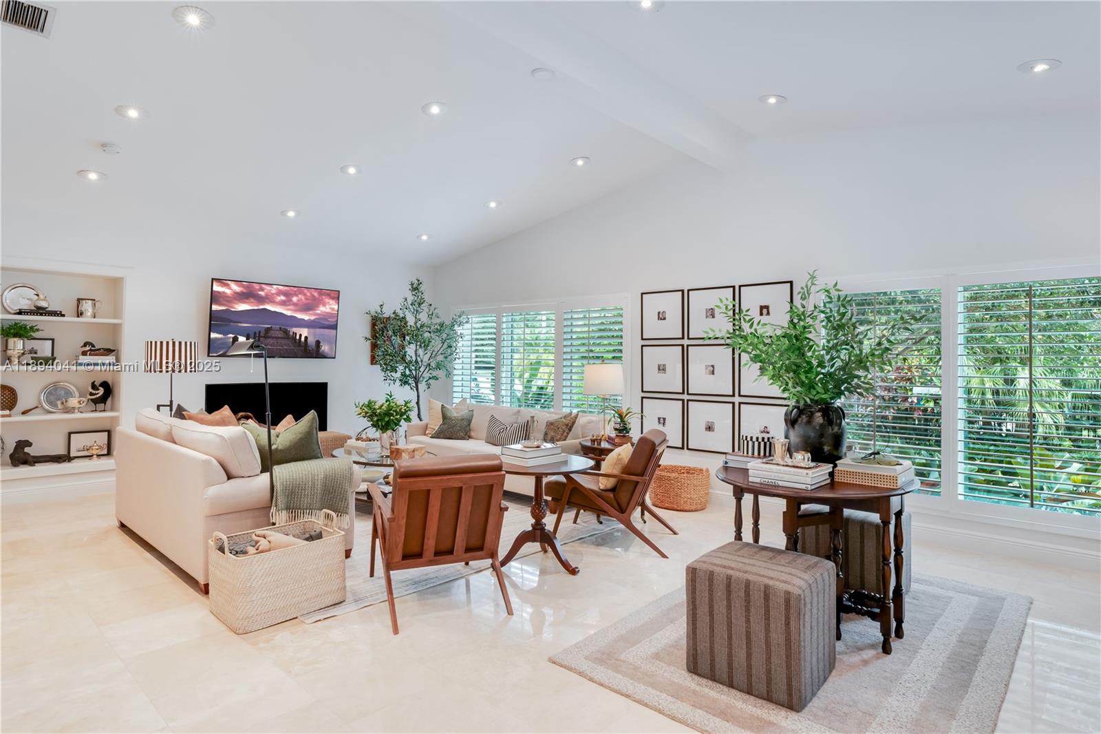 TOWN & RANCH ESTS - Residential