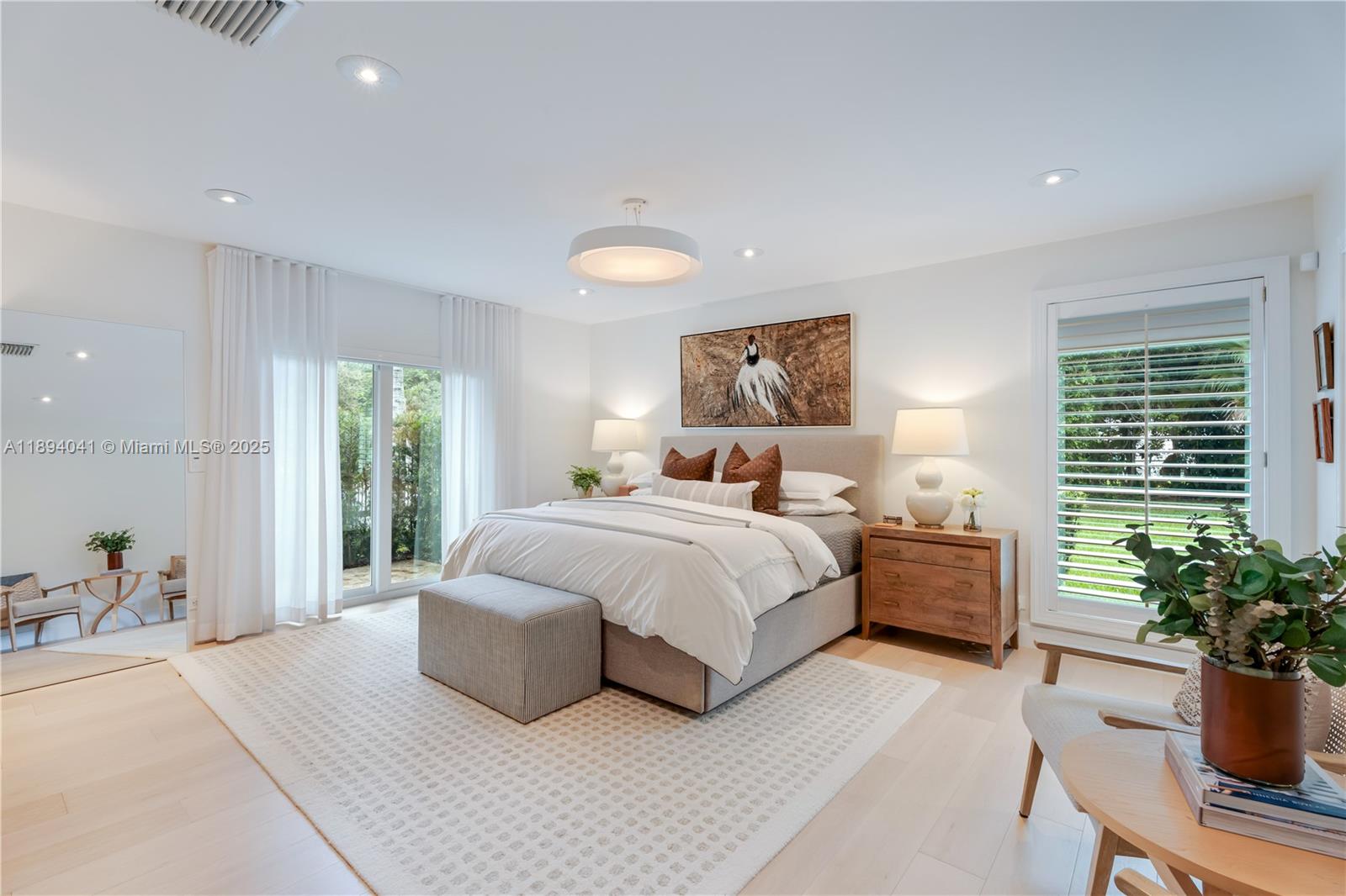 TOWN & RANCH ESTS - Residential