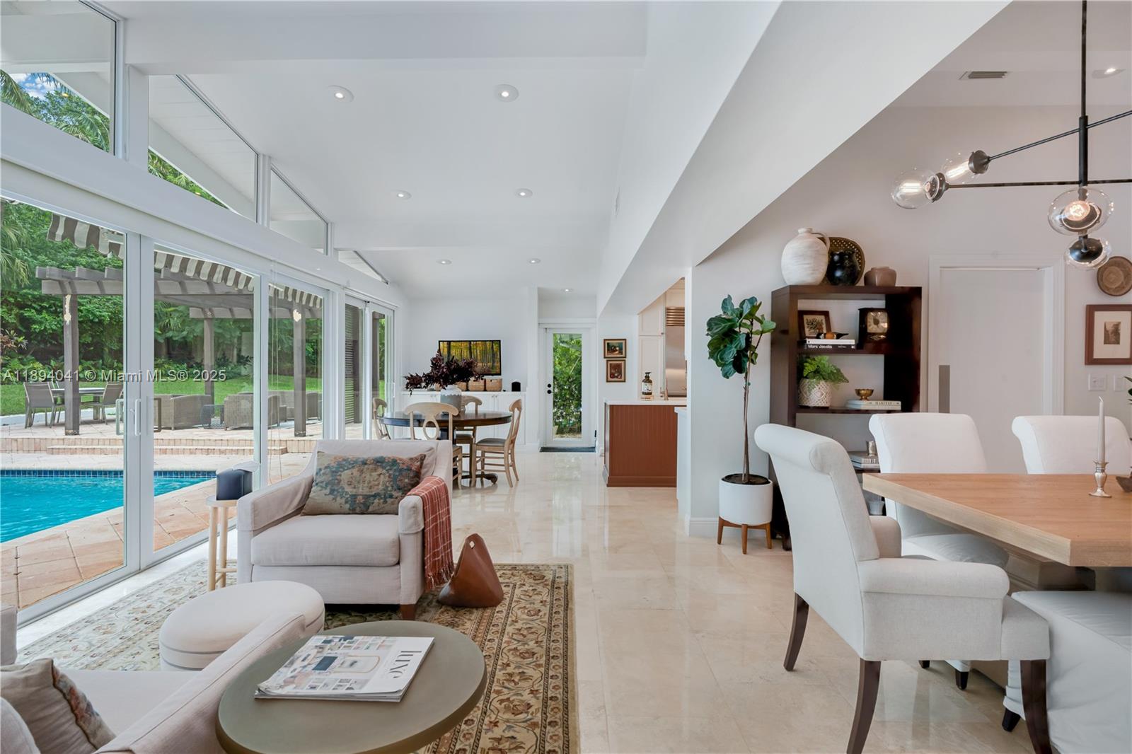 TOWN & RANCH ESTS - Residential