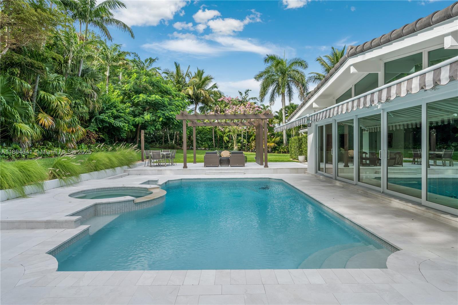 TOWN & RANCH ESTS - Residential