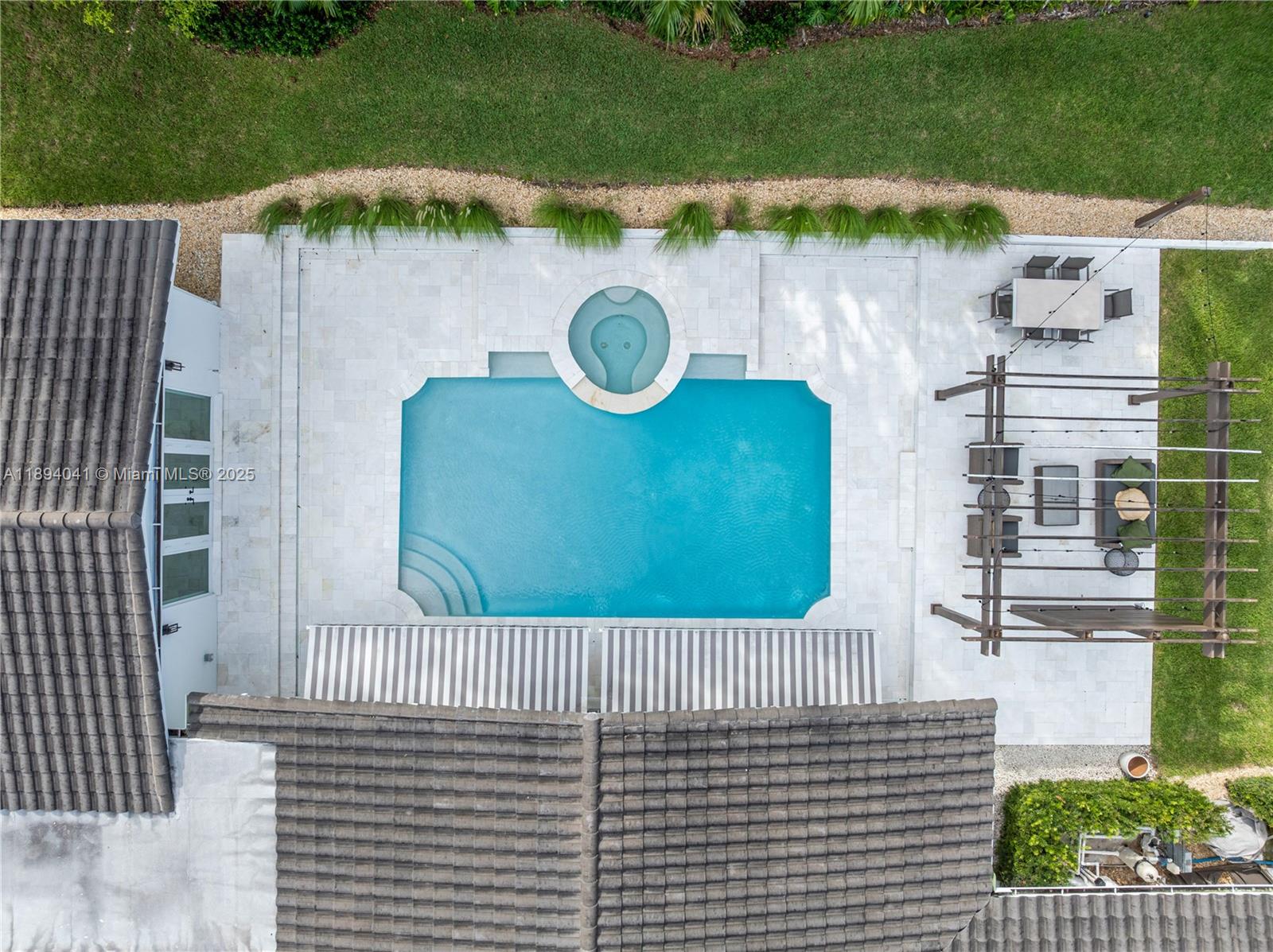 TOWN & RANCH ESTS - Residential