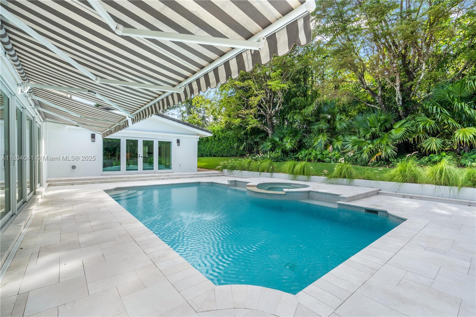 TOWN & RANCH ESTS - Residential