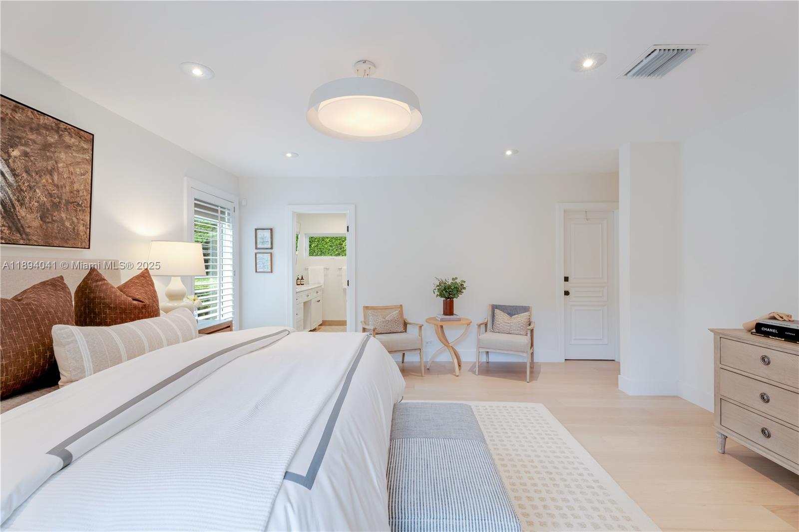 TOWN & RANCH ESTS - Residential