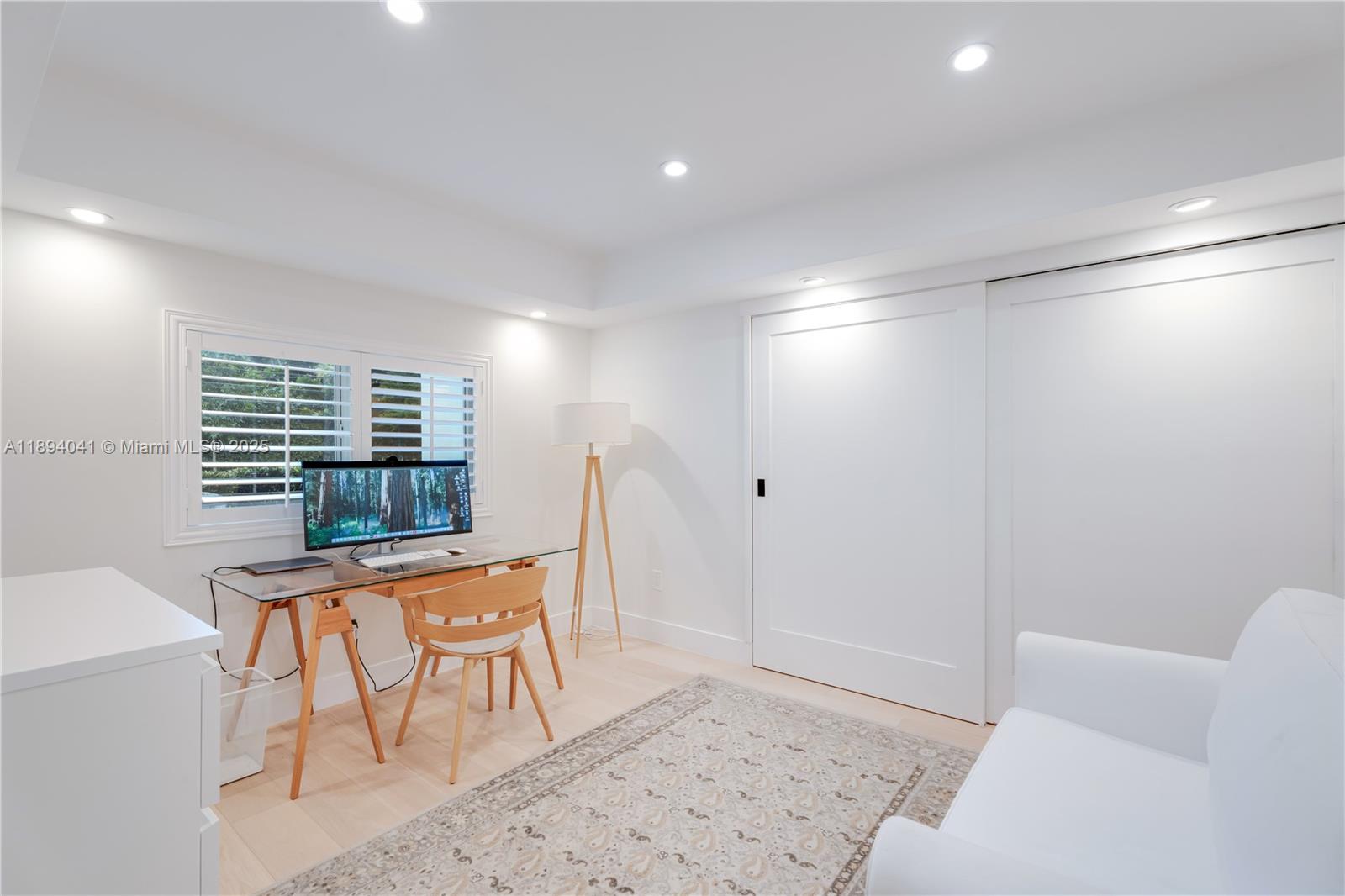 TOWN & RANCH ESTS - Residential