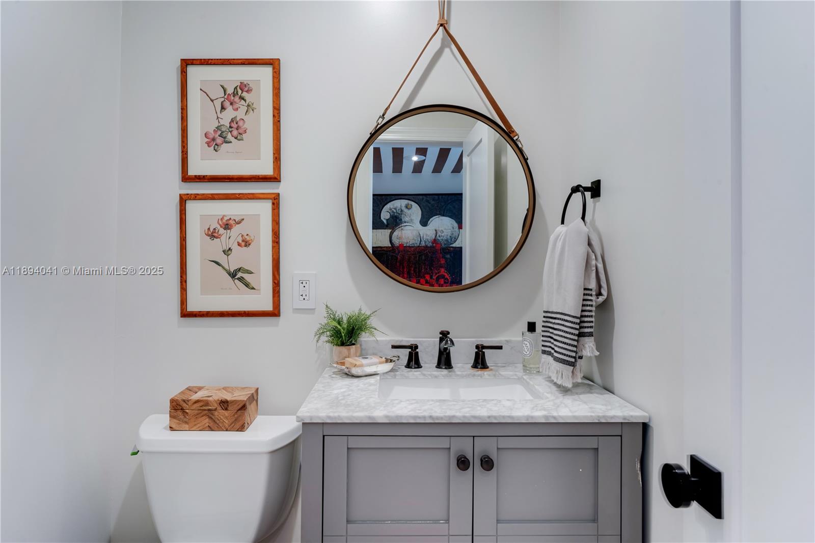 TOWN & RANCH ESTS - Residential