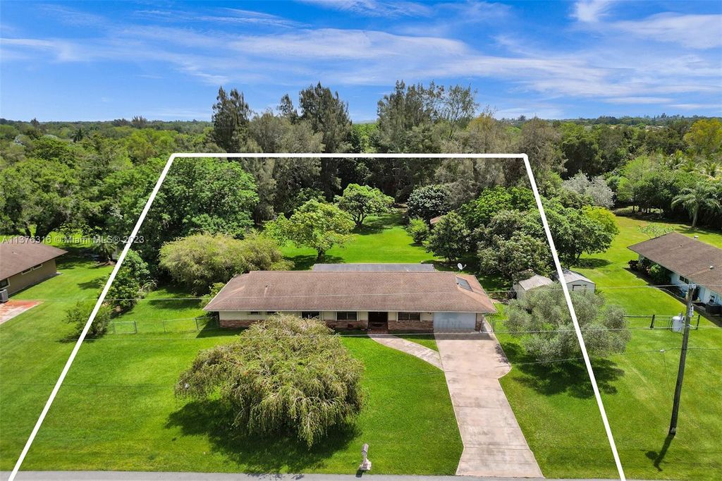 Photo of 5900 SW 196th Ln, Southwest Ranches, FL 33332 (MLS # A11376316)