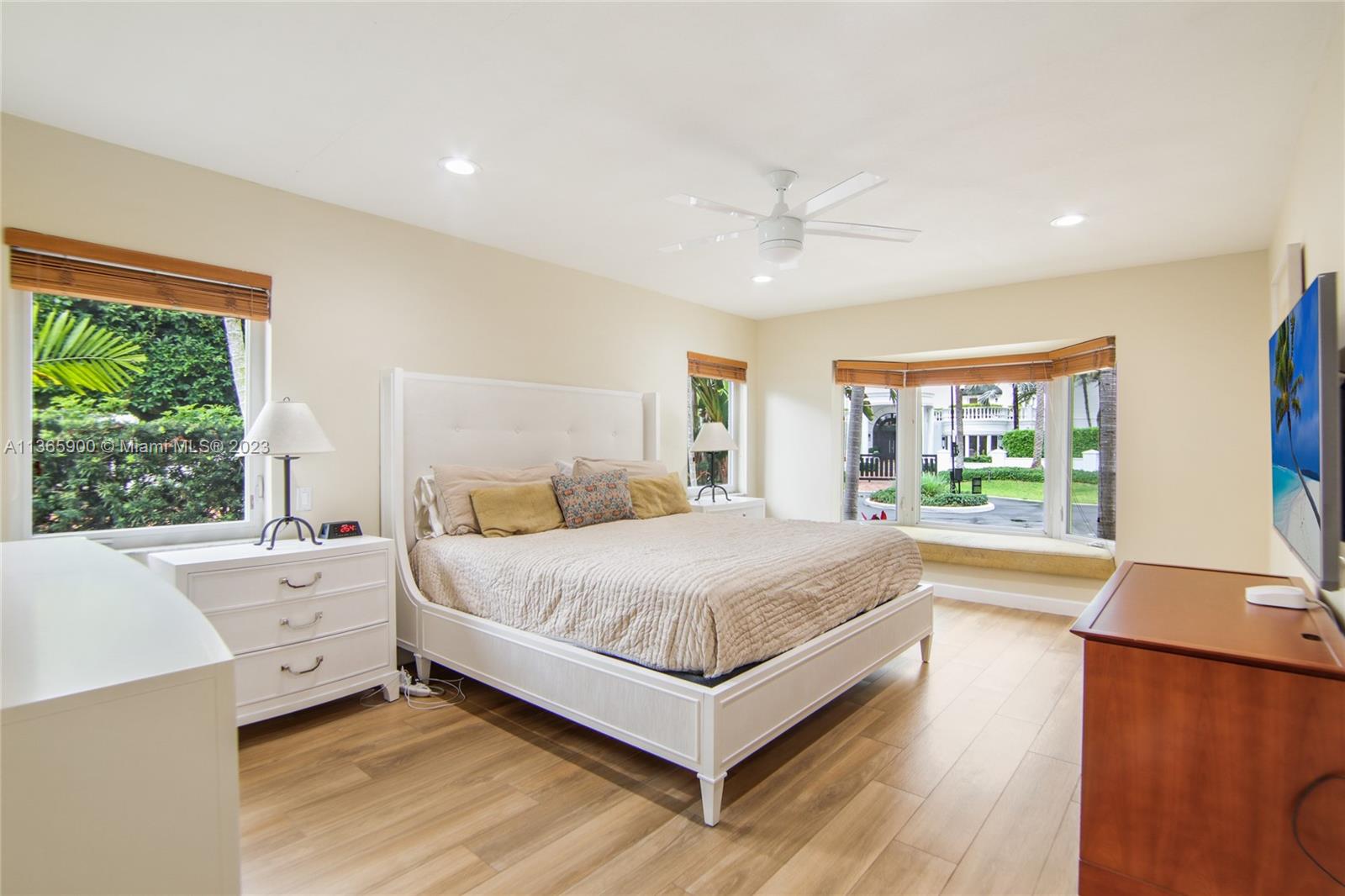 GOLDEN BEACH SEC F - Residential