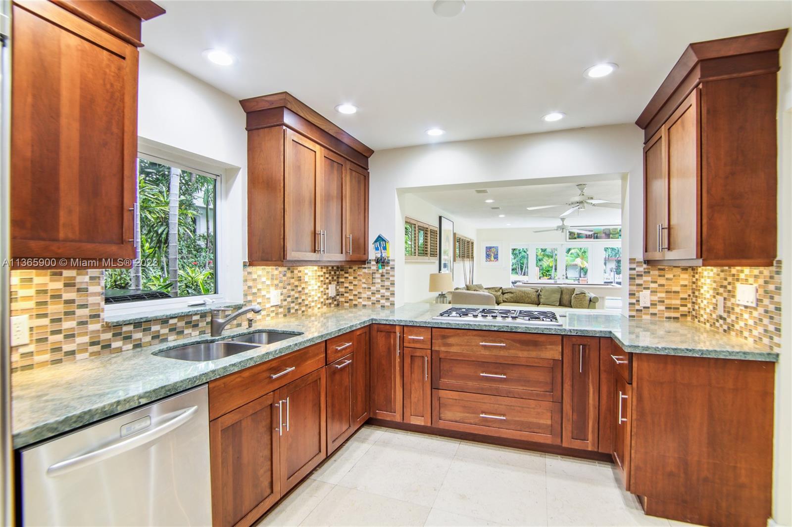 GOLDEN BEACH SEC F - Residential