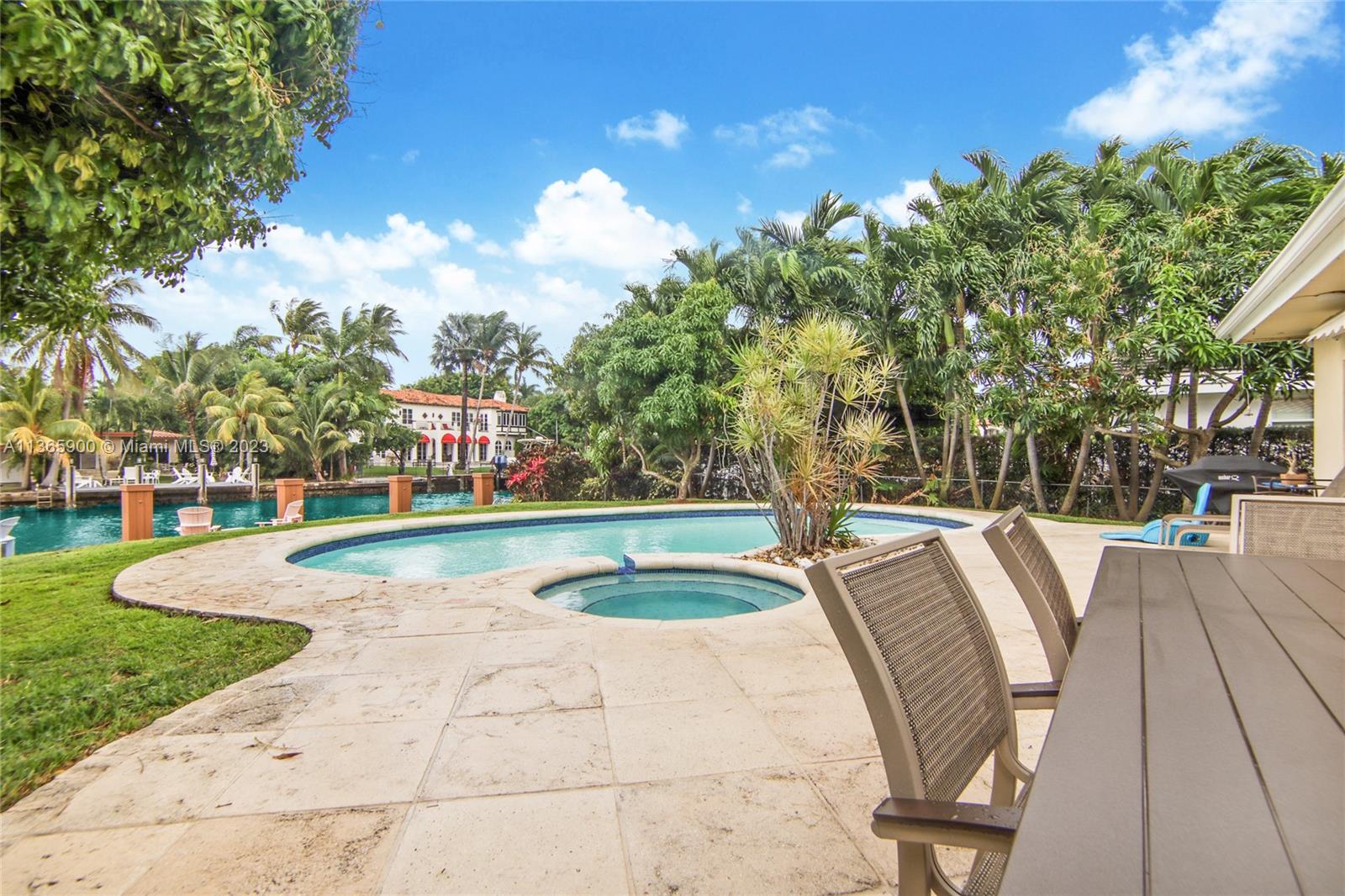 GOLDEN BEACH SEC F - Residential