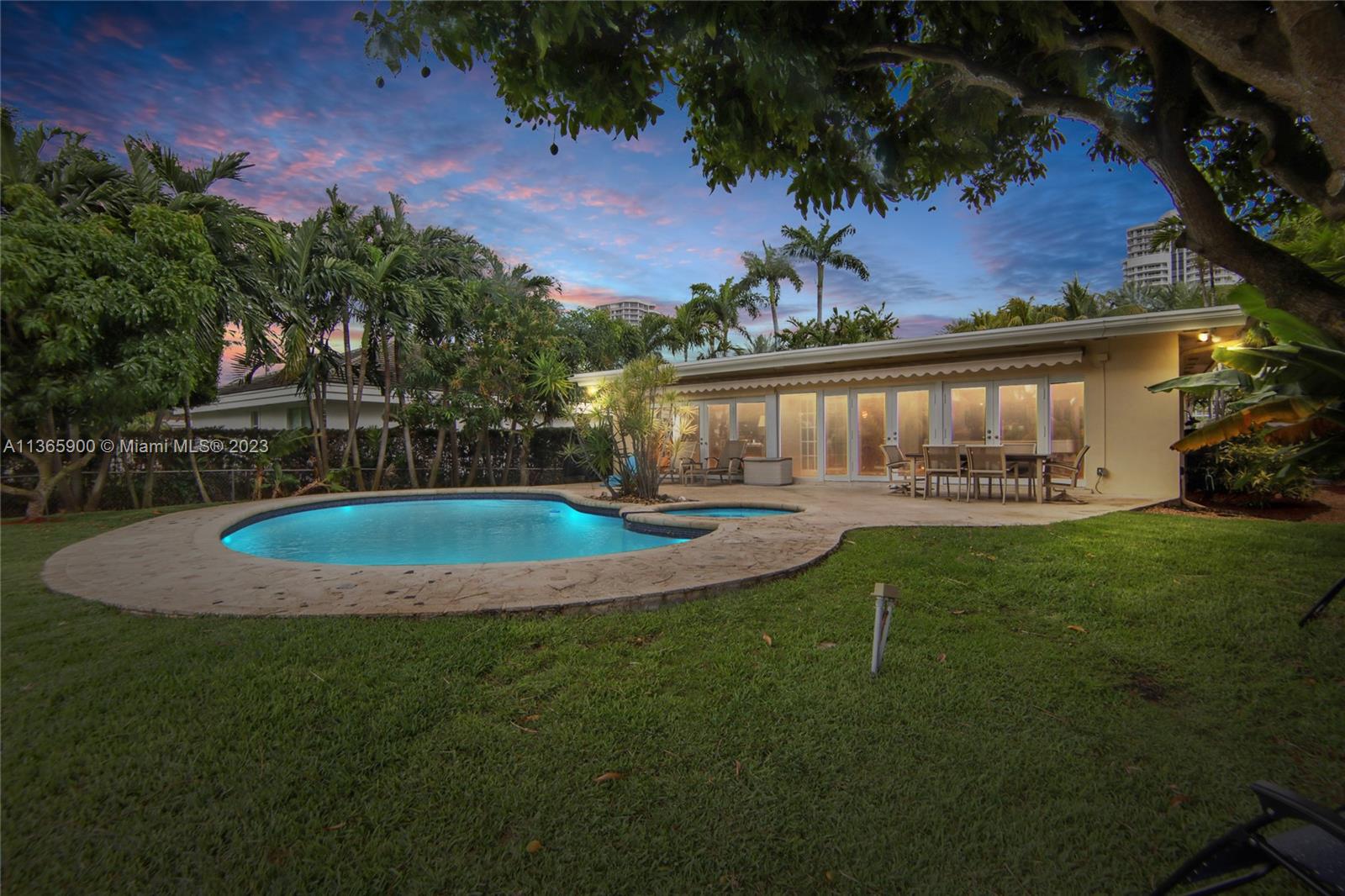 GOLDEN BEACH SEC F - Residential