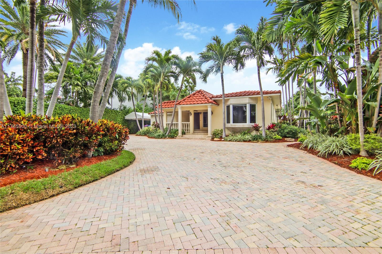 GOLDEN BEACH SEC F - Residential