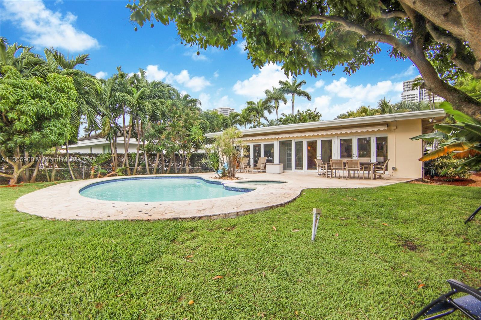 GOLDEN BEACH SEC F - Residential