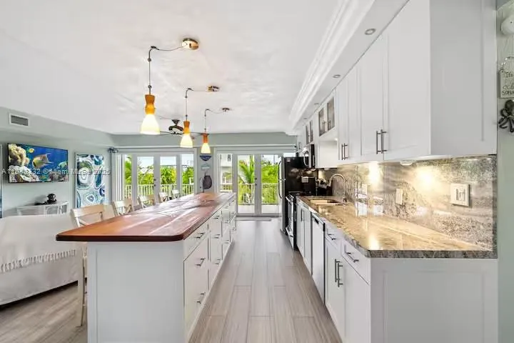 Key Largo, Florida, 33037, United States, 4 Bedrooms Bedrooms, ,3 BathroomsBathrooms,Residential,Active,1894254