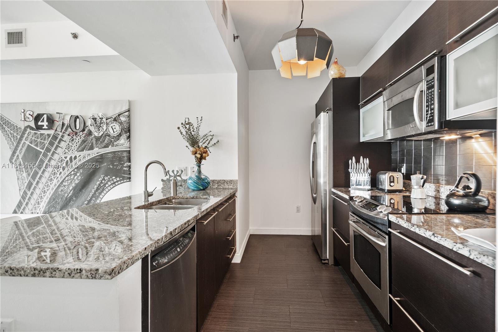 Rental Property at 951 Brickell Ave 3700, Miami, Broward County, Florida - Bedrooms: 1 
Bathrooms: 1  - $3,600 MO.