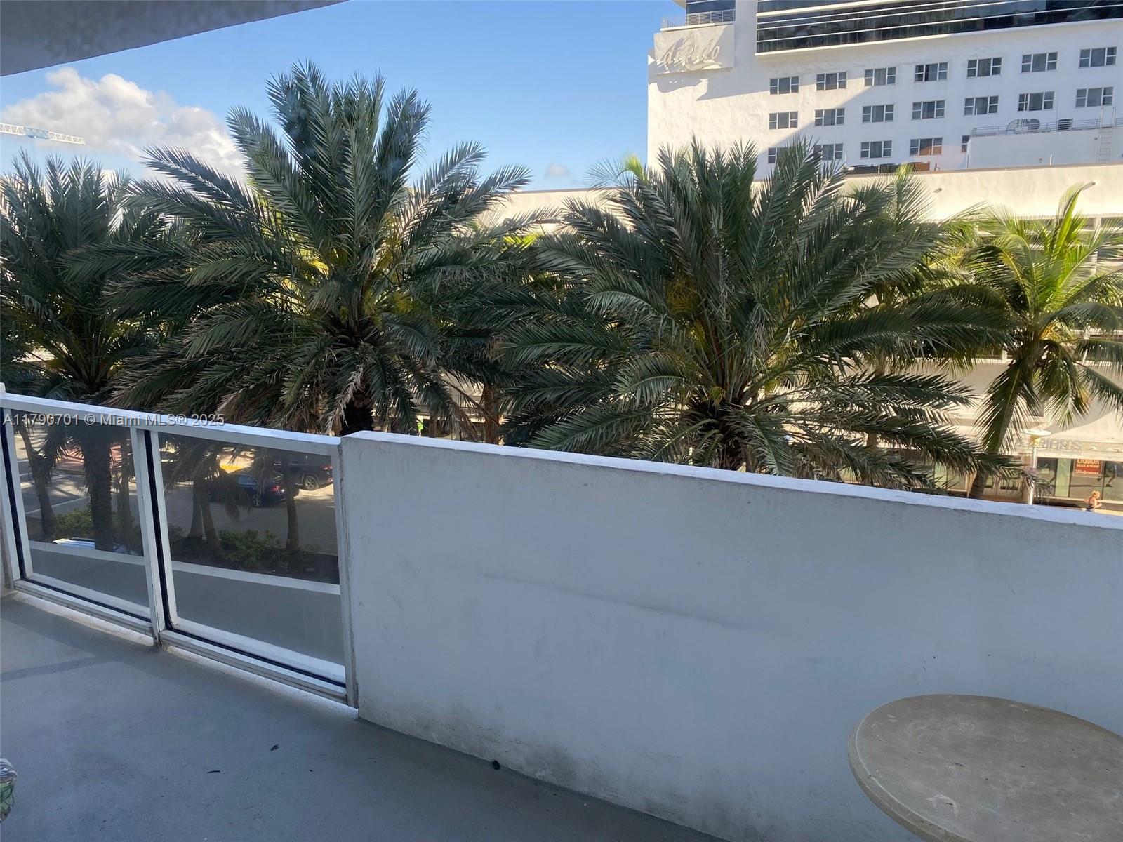 100 Lincoln Rd 304
