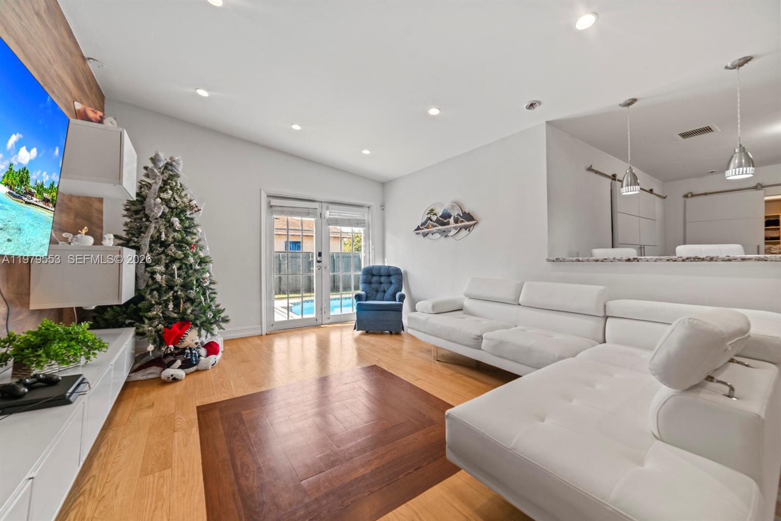 MEADOW WOOD MANOR #4 - Residential