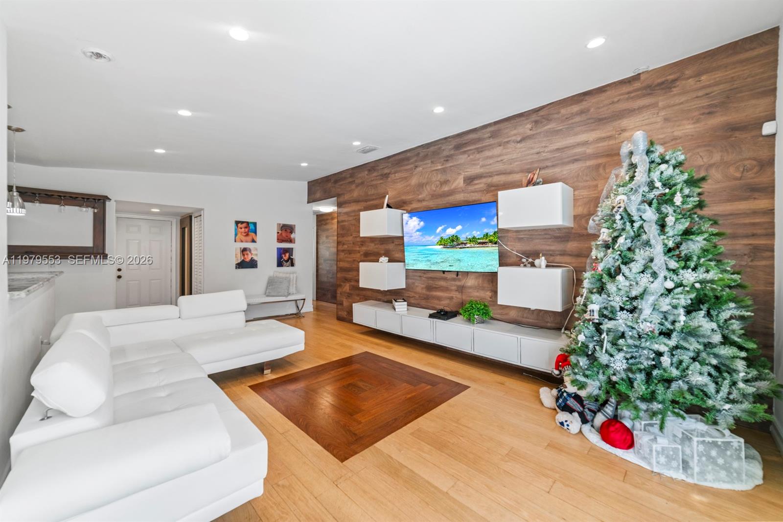 MEADOW WOOD MANOR #4 - Residential