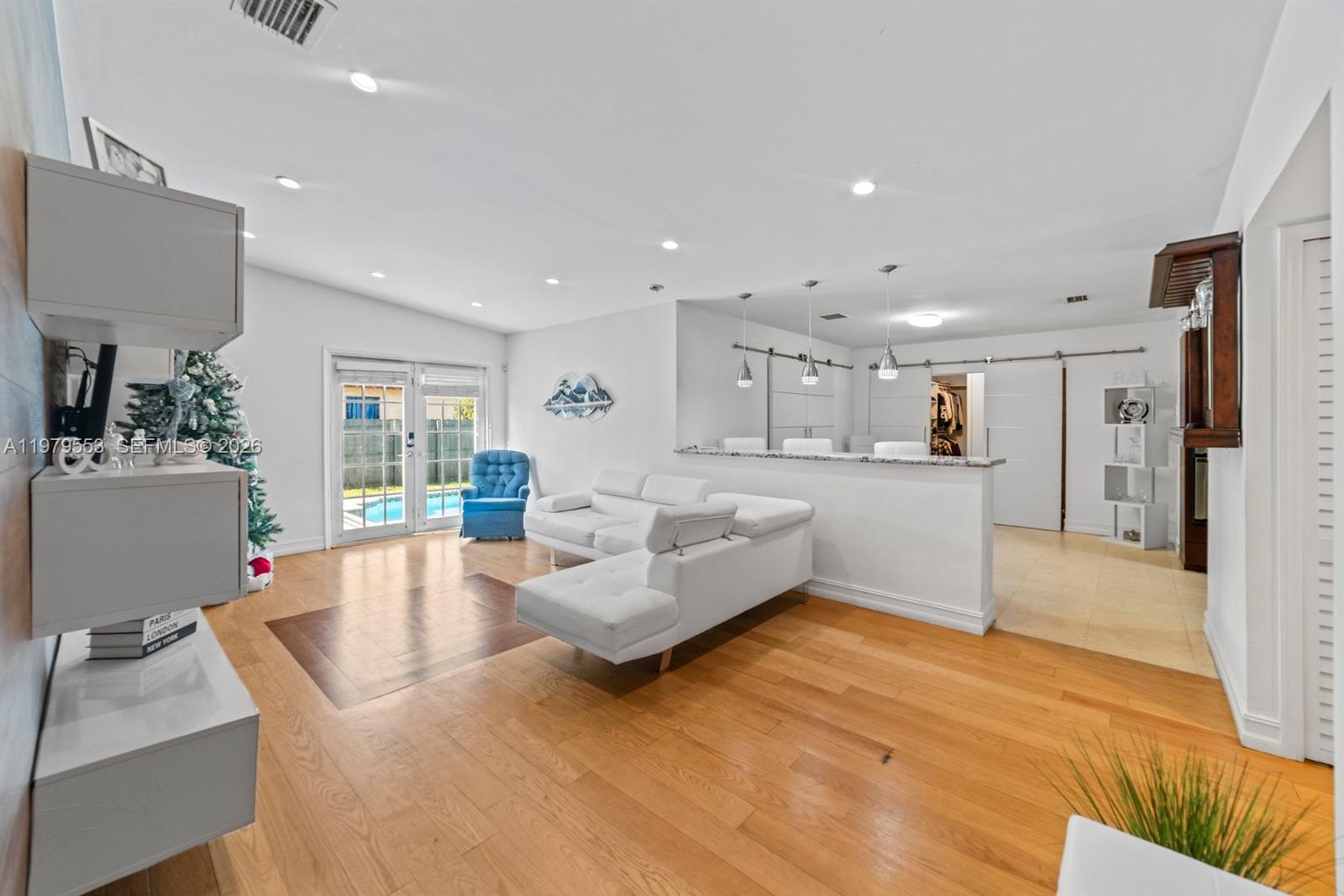 MEADOW WOOD MANOR #4 - Residential