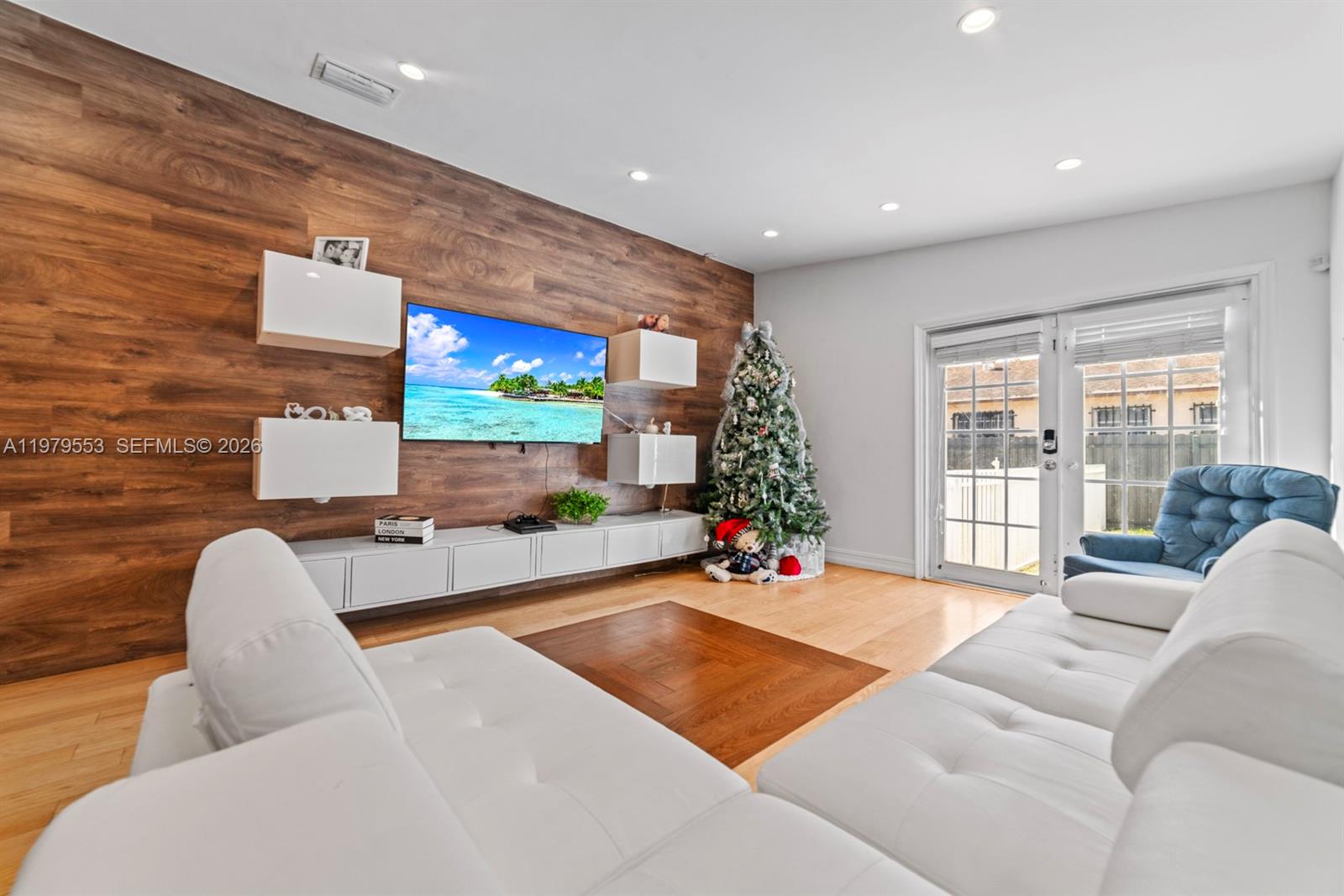 MEADOW WOOD MANOR #4 - Residential