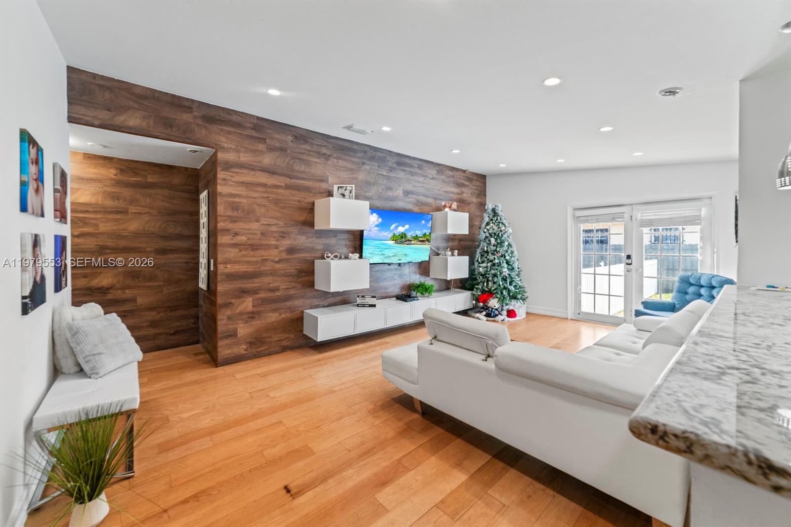 MEADOW WOOD MANOR #4 - Residential