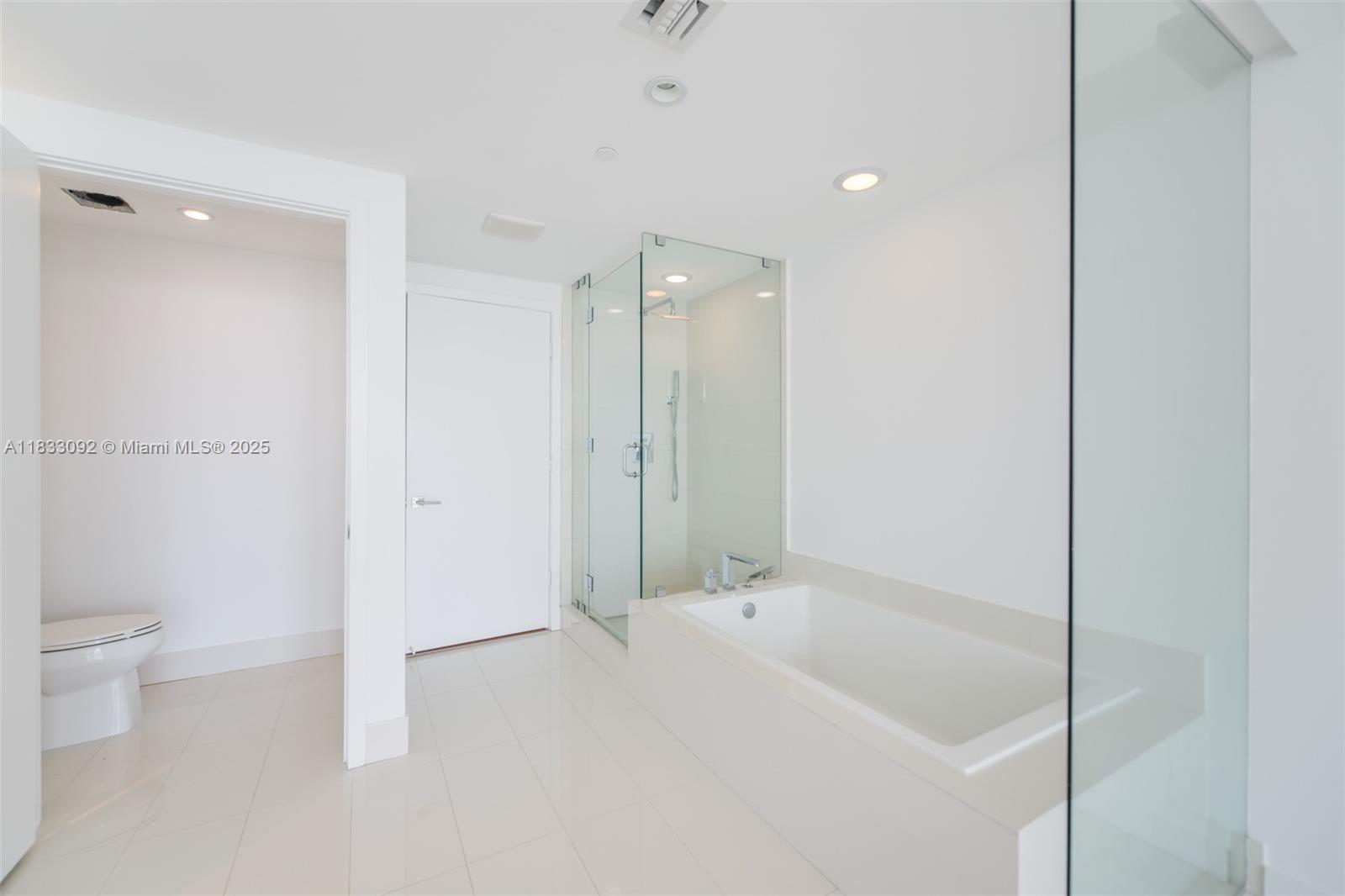 PARAISO BAY CONDO - Residential