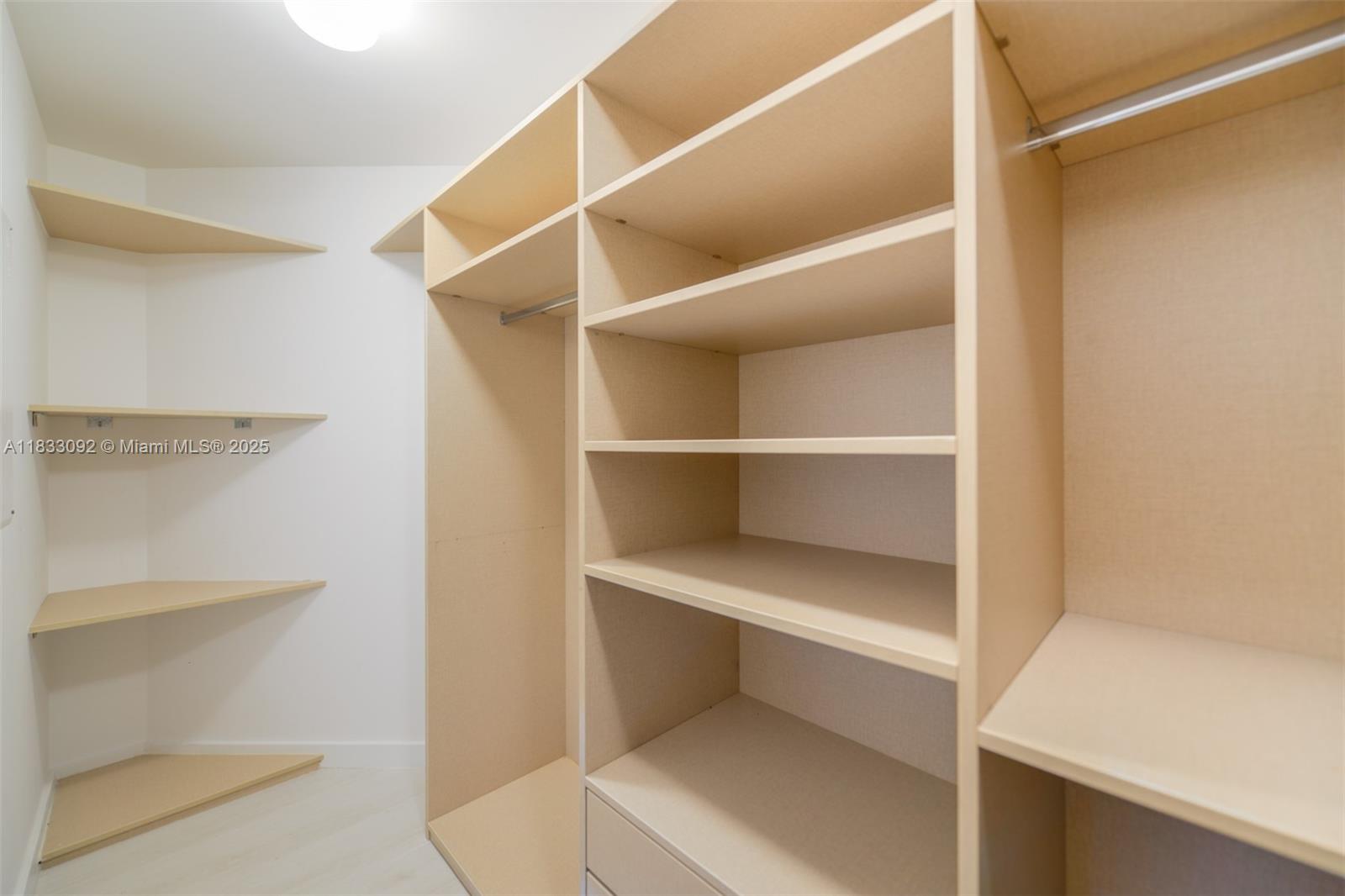 PARAISO BAY CONDO - Residential