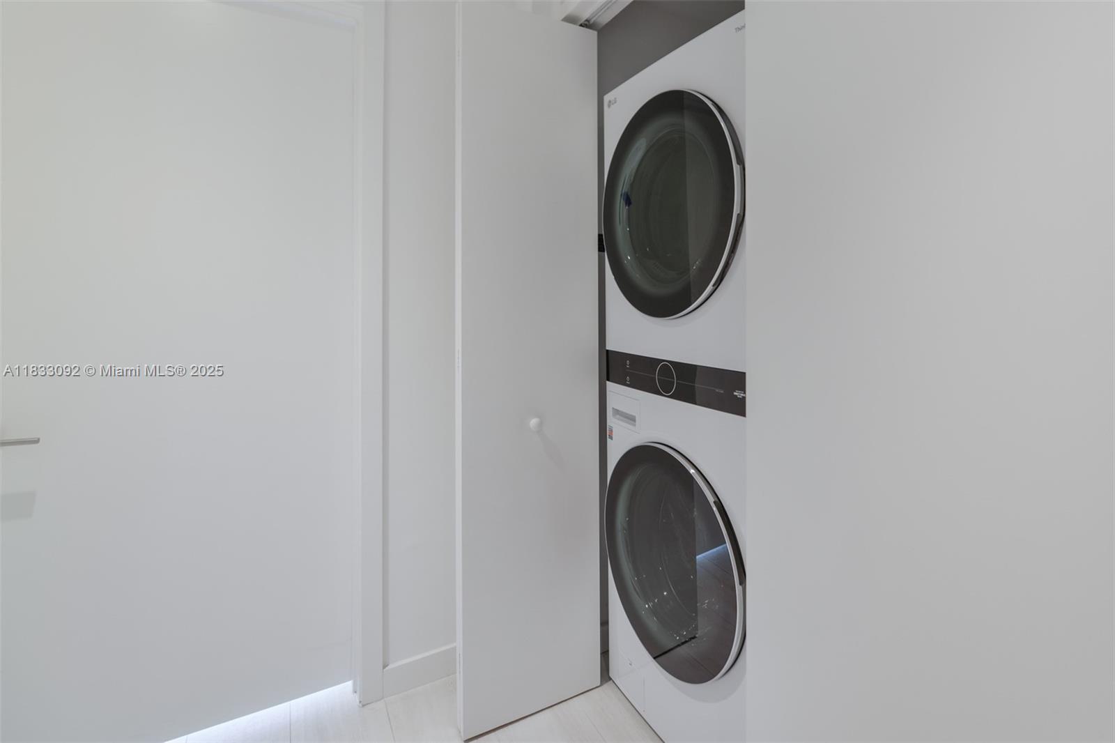 PARAISO BAY CONDO - Residential