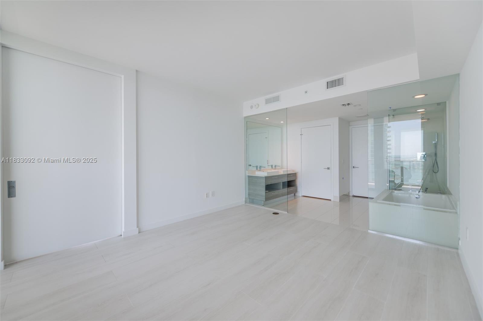 PARAISO BAY CONDO - Residential