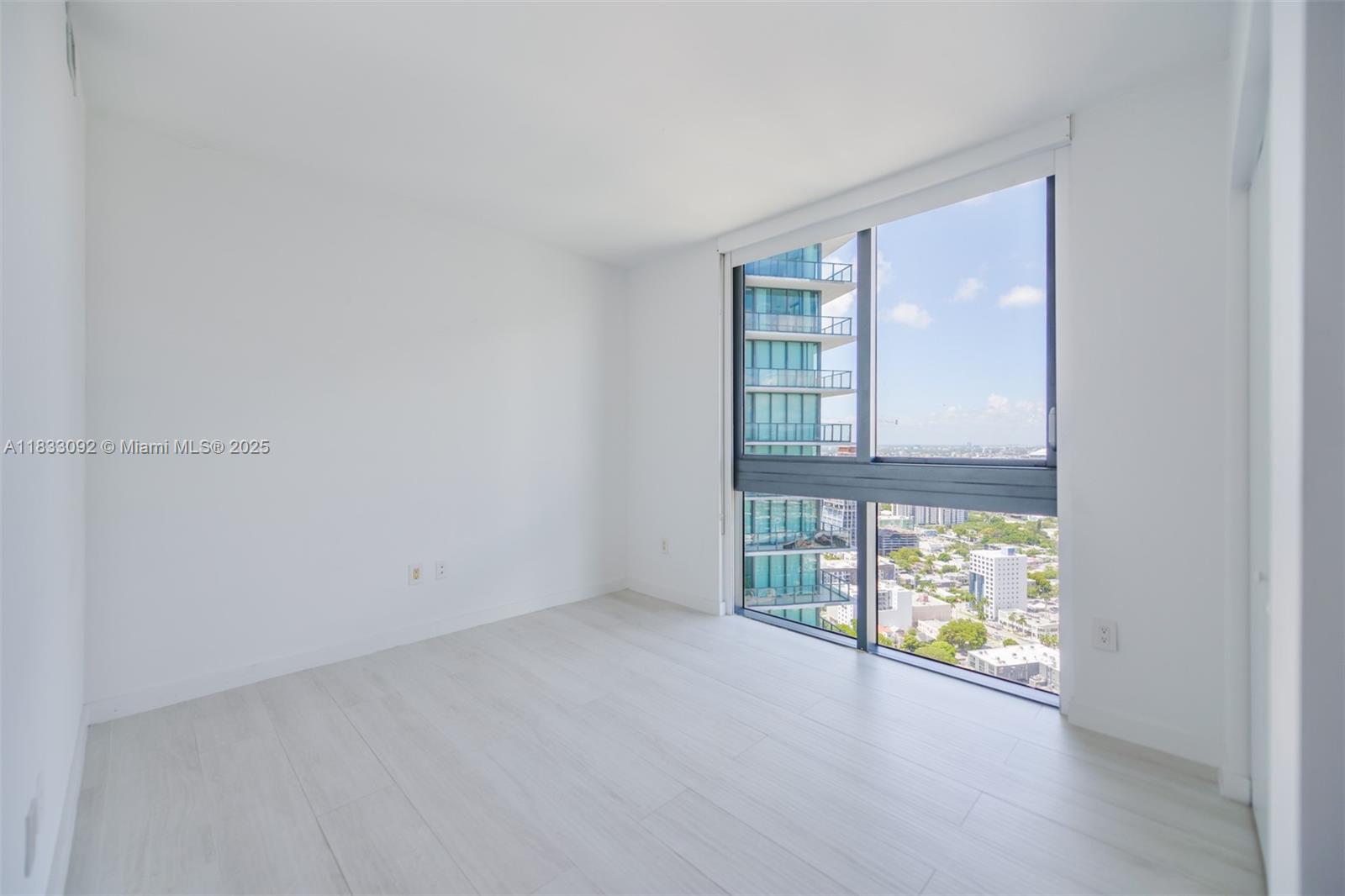 PARAISO BAY CONDO - Residential