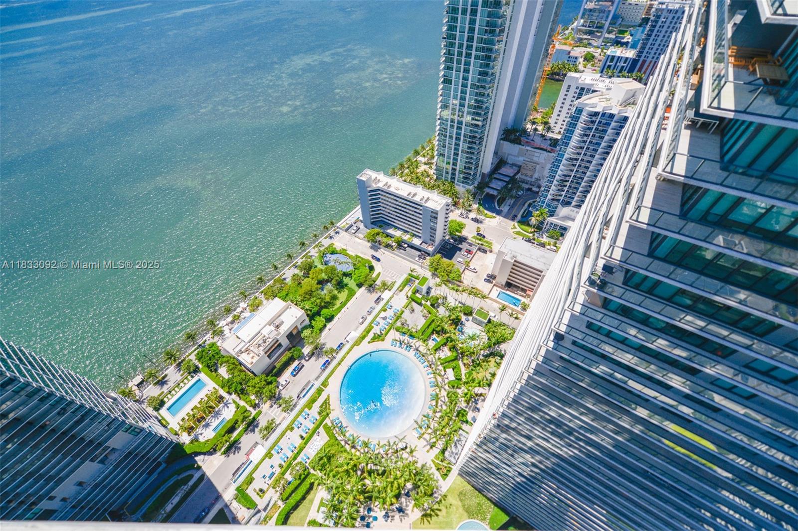 PARAISO BAY CONDO - Residential