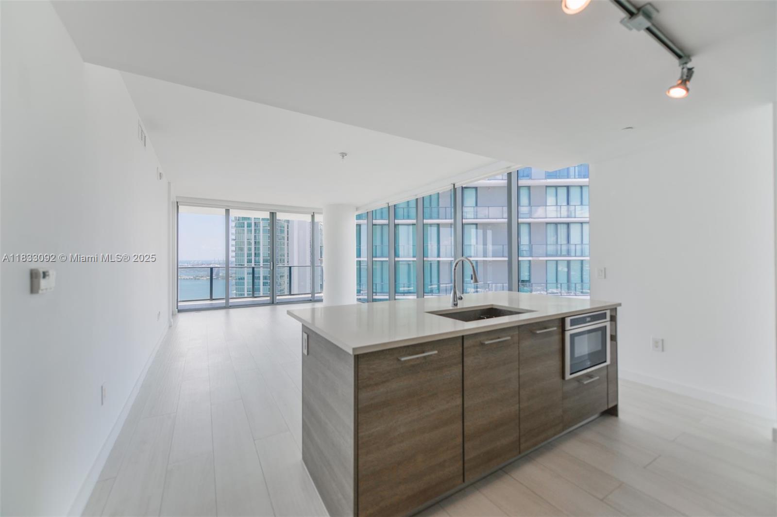 650 NE 32nd St 4301