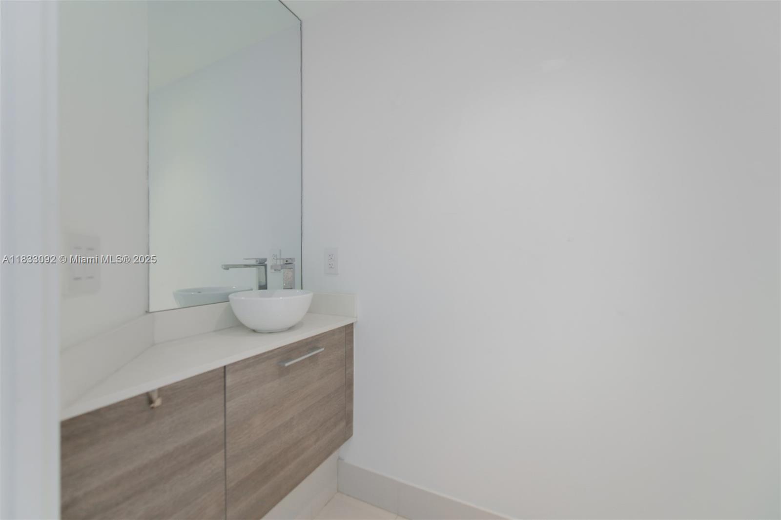 PARAISO BAY CONDO - Residential