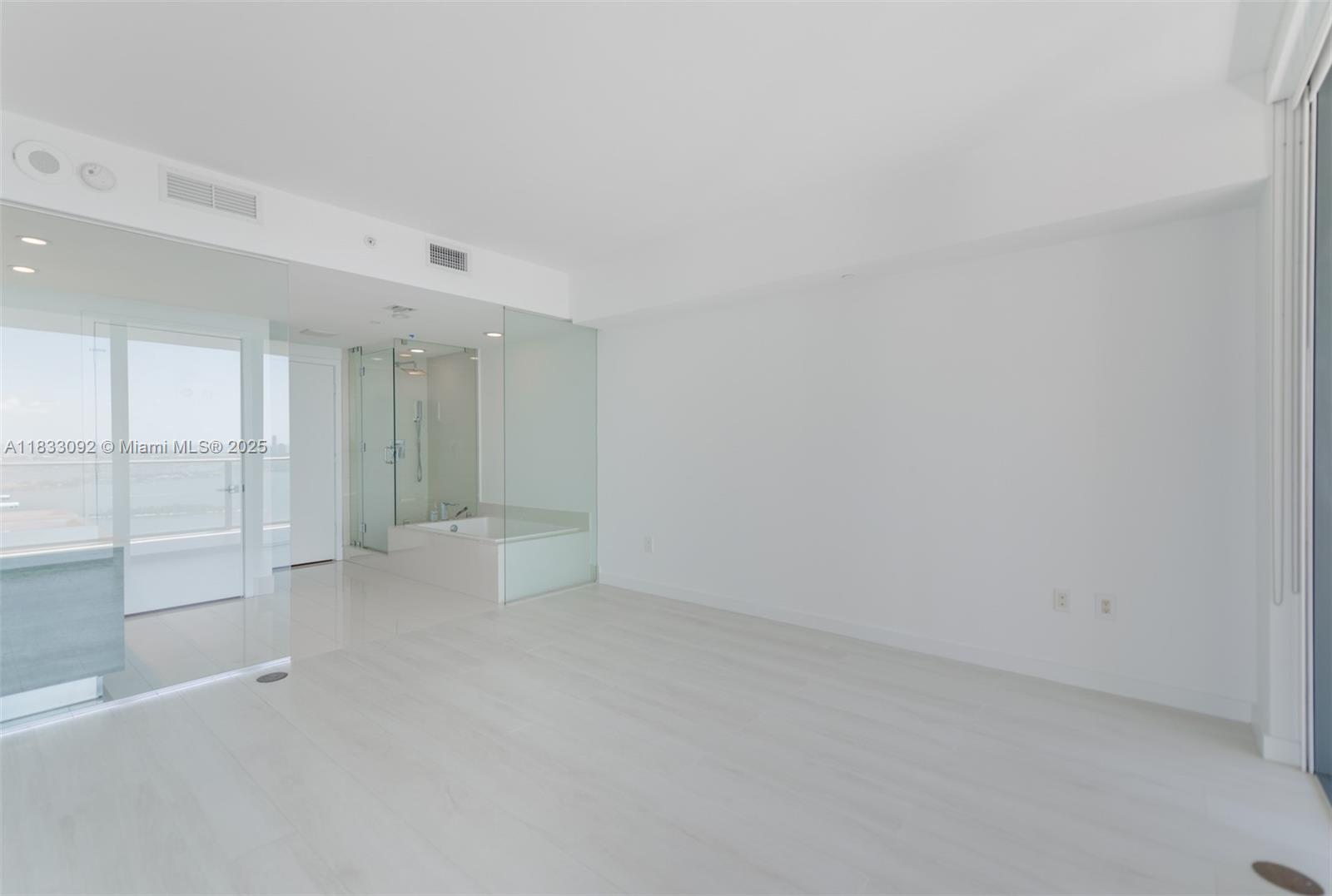 PARAISO BAY CONDO - Residential