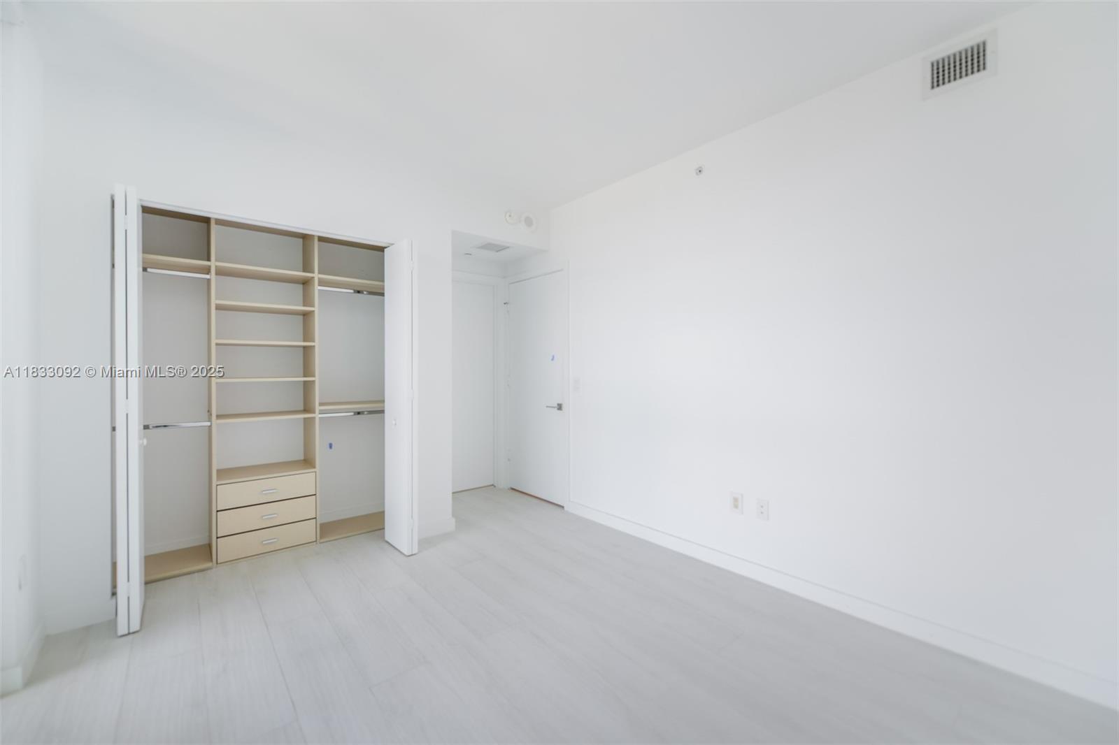 PARAISO BAY CONDO - Residential