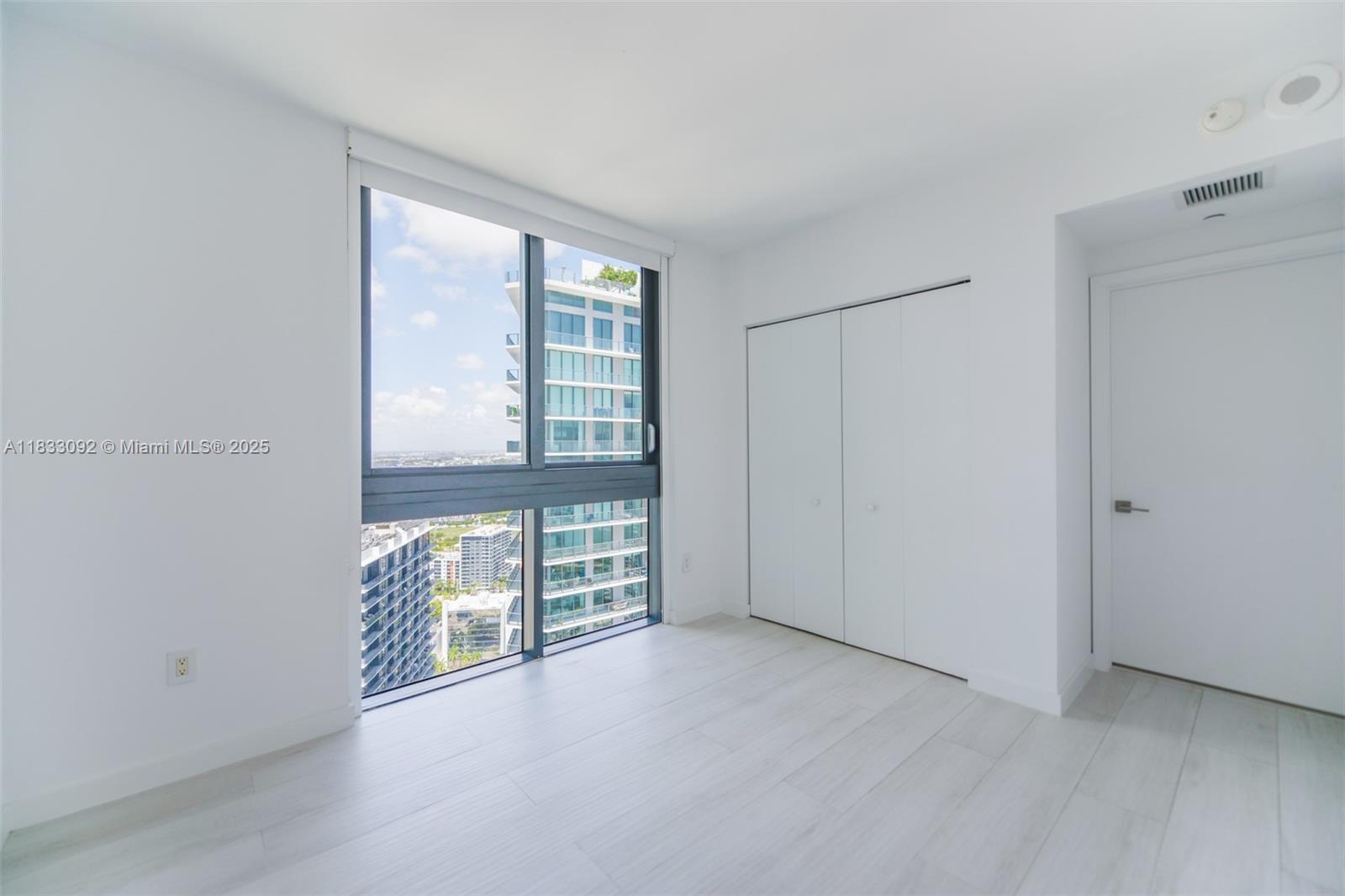 PARAISO BAY CONDO - Residential