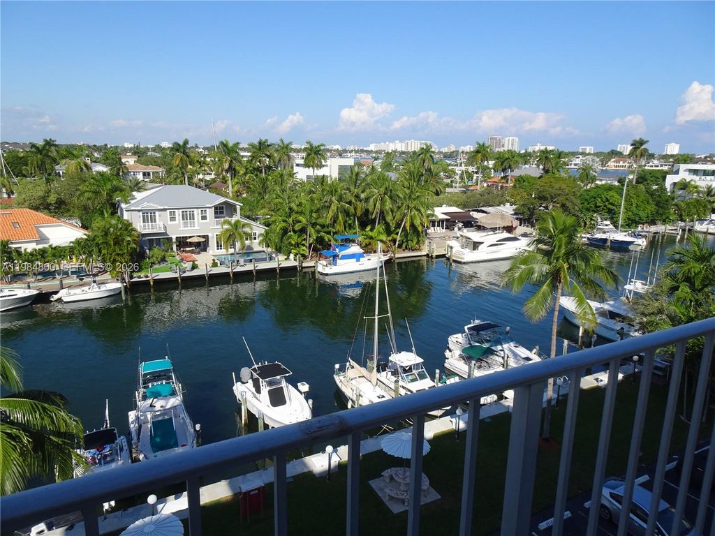Photo of 1731 SE 15th St #406, Fort Lauderdale, FL 33316 (MLS # A11984800)