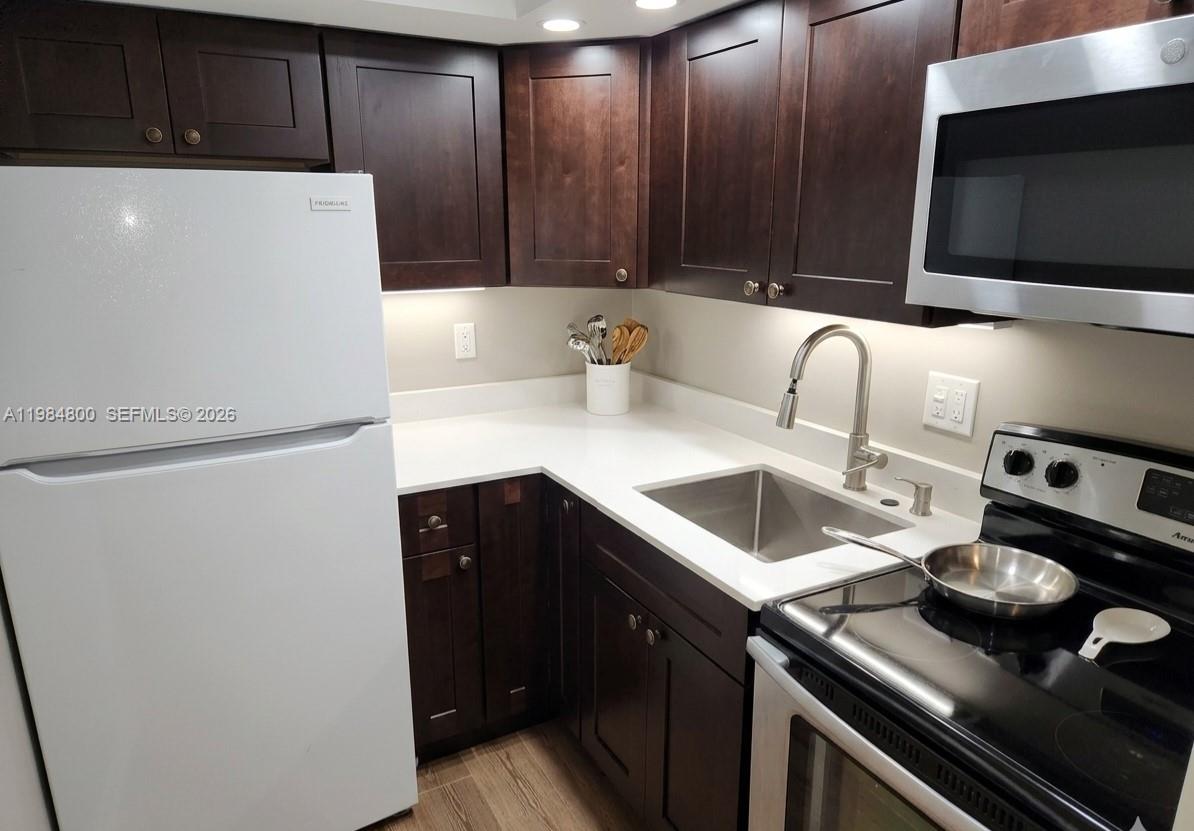 CROMWELL WEST CONDO - Residential Lease