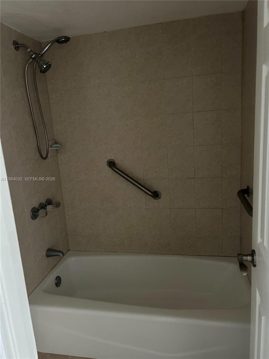 VILLAS OF MIAMI LAKES CON - Residential Lease