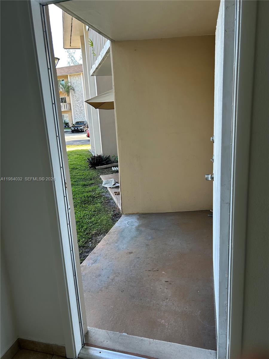 VILLAS OF MIAMI LAKES CON - Residential Lease