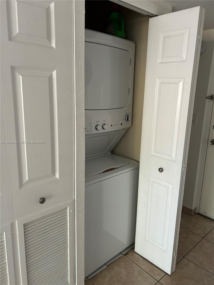 VILLAS OF MIAMI LAKES CON - Residential Lease