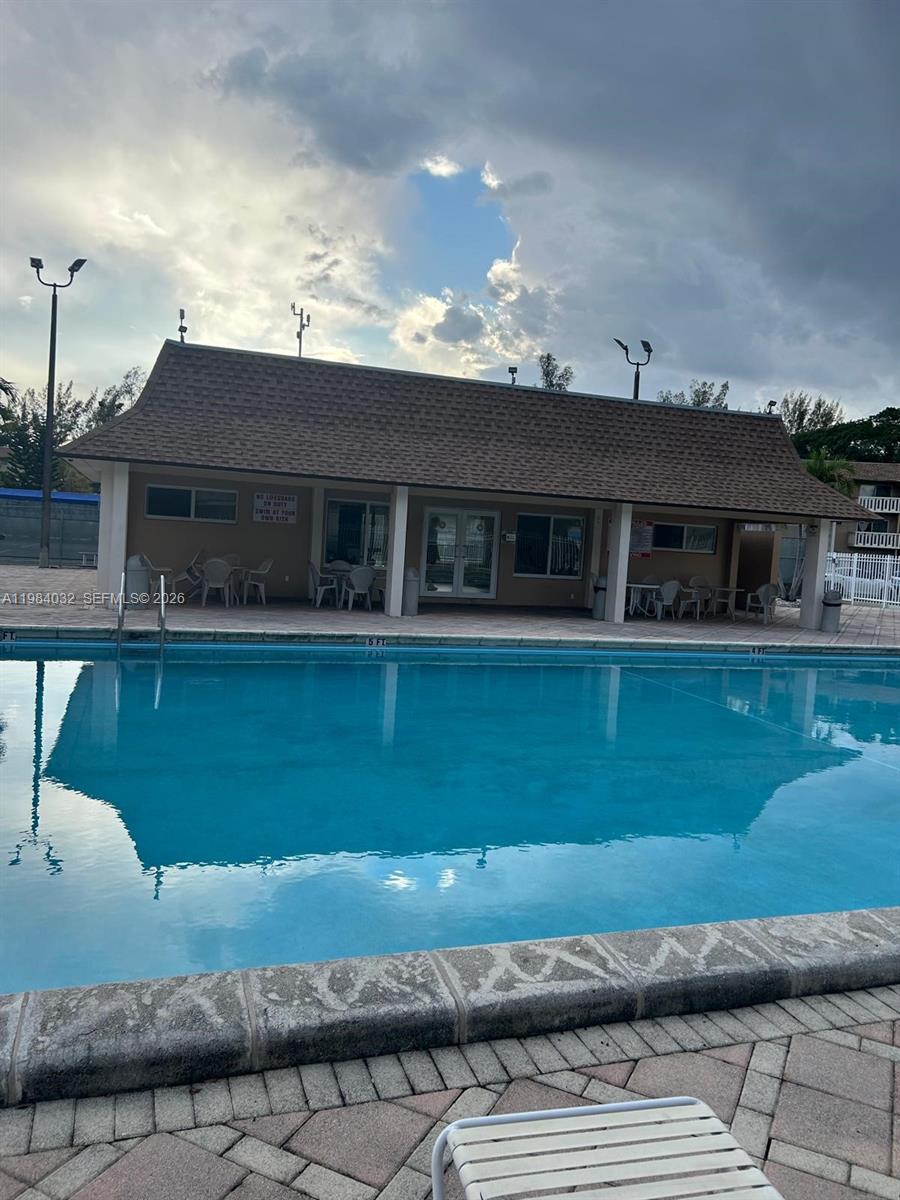 VILLAS OF MIAMI LAKES CON - Residential Lease