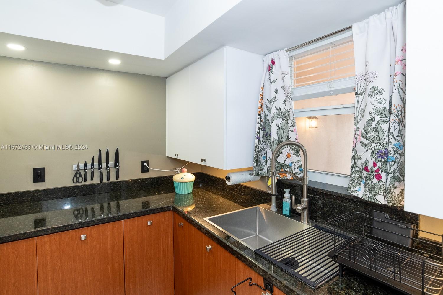 TARA EAST APARTMENTS COND - Residential