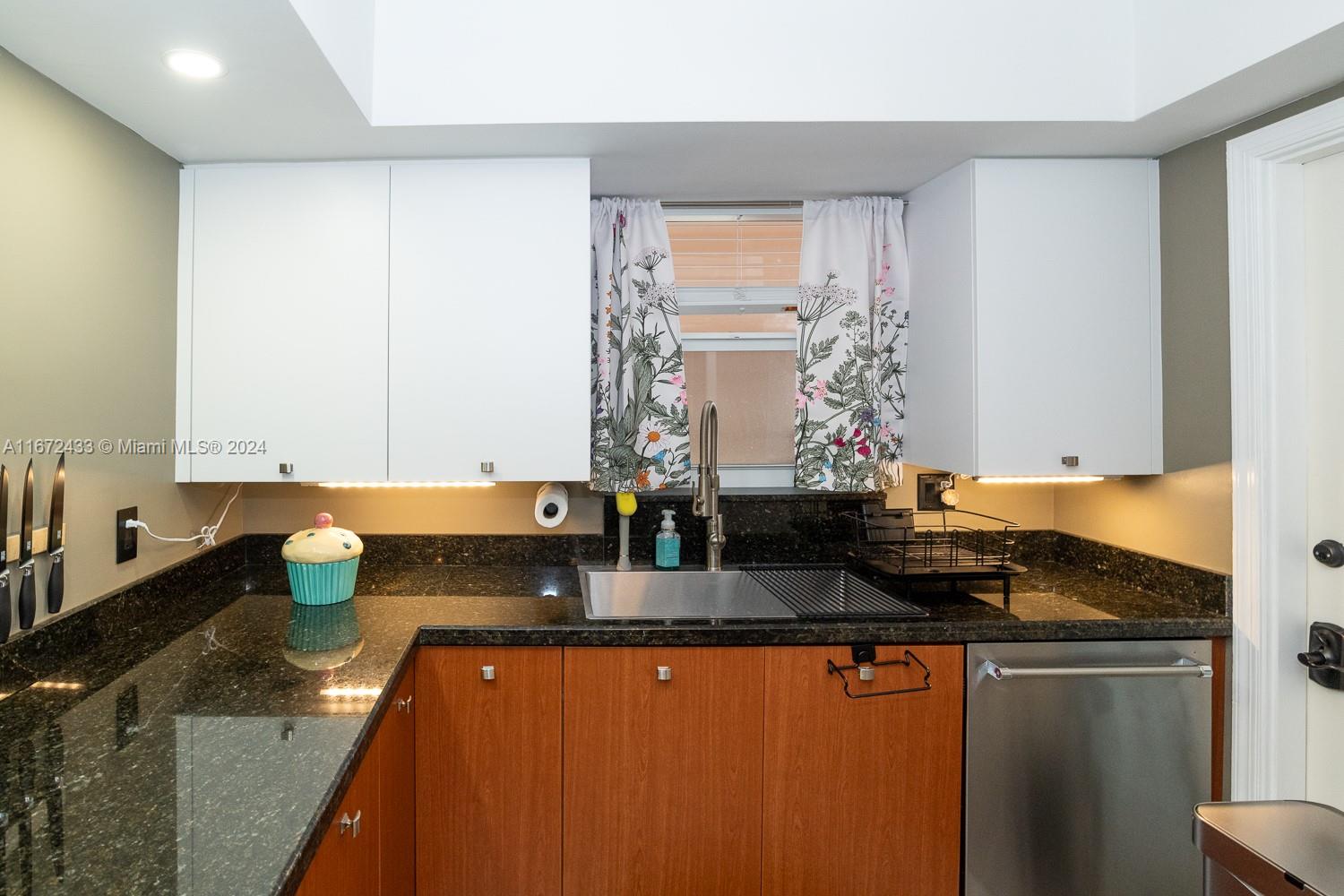 TARA EAST APARTMENTS COND - Residential