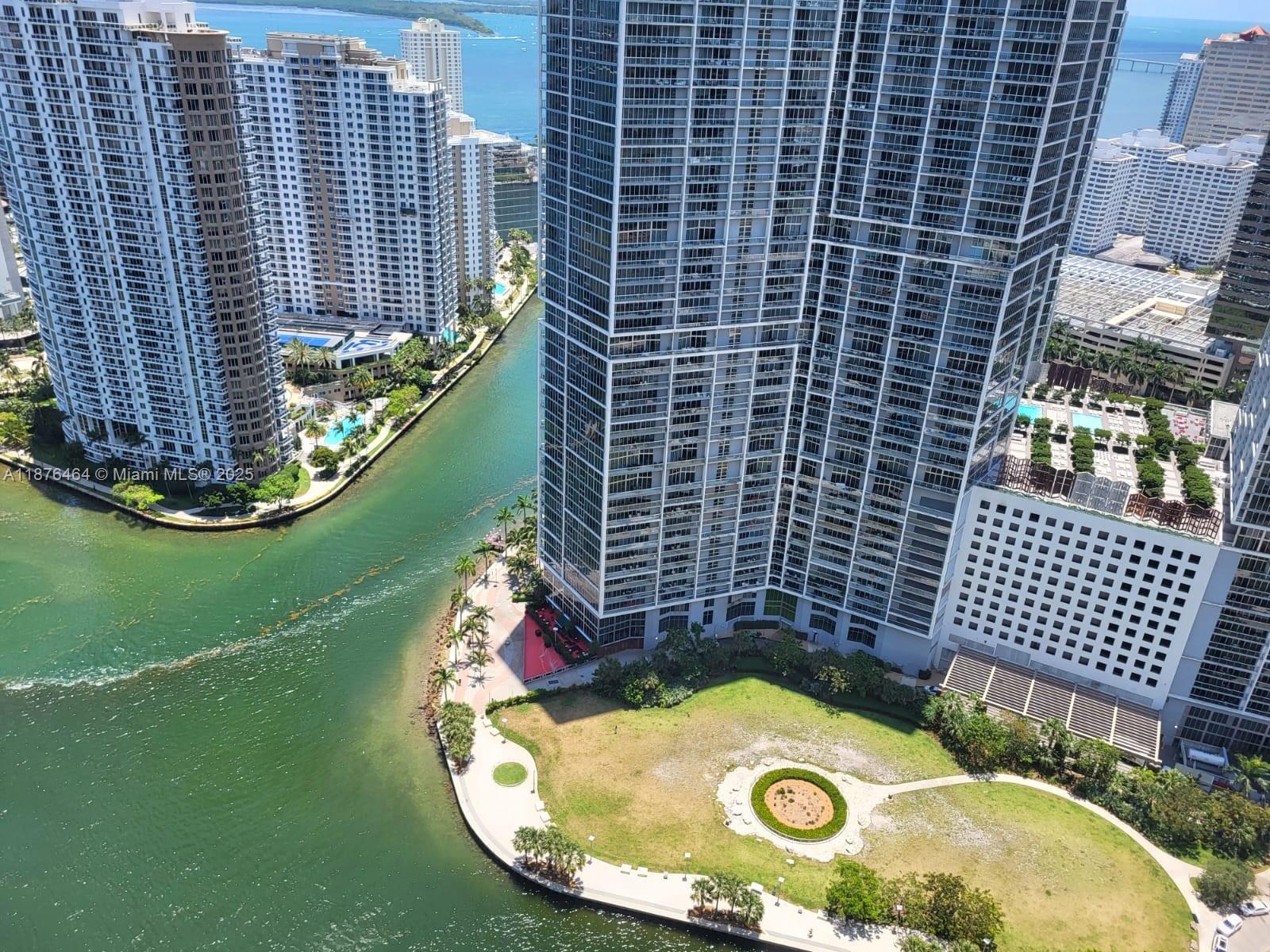 EPIC CONDO-LUXURY BUILDING- 2 BEDROOM, 2 BATHROOMS WITH AMAZING BAY VIEWS. TOP OF THE LINE FINISHES WITH PORCELAIN FLOORING AND WRAP AROUND TERRACE. FULL-SERVICE BUILDING WITH 2 RESTAURANTS, ROOM SERVICE, POOLS, SPA, GYM.