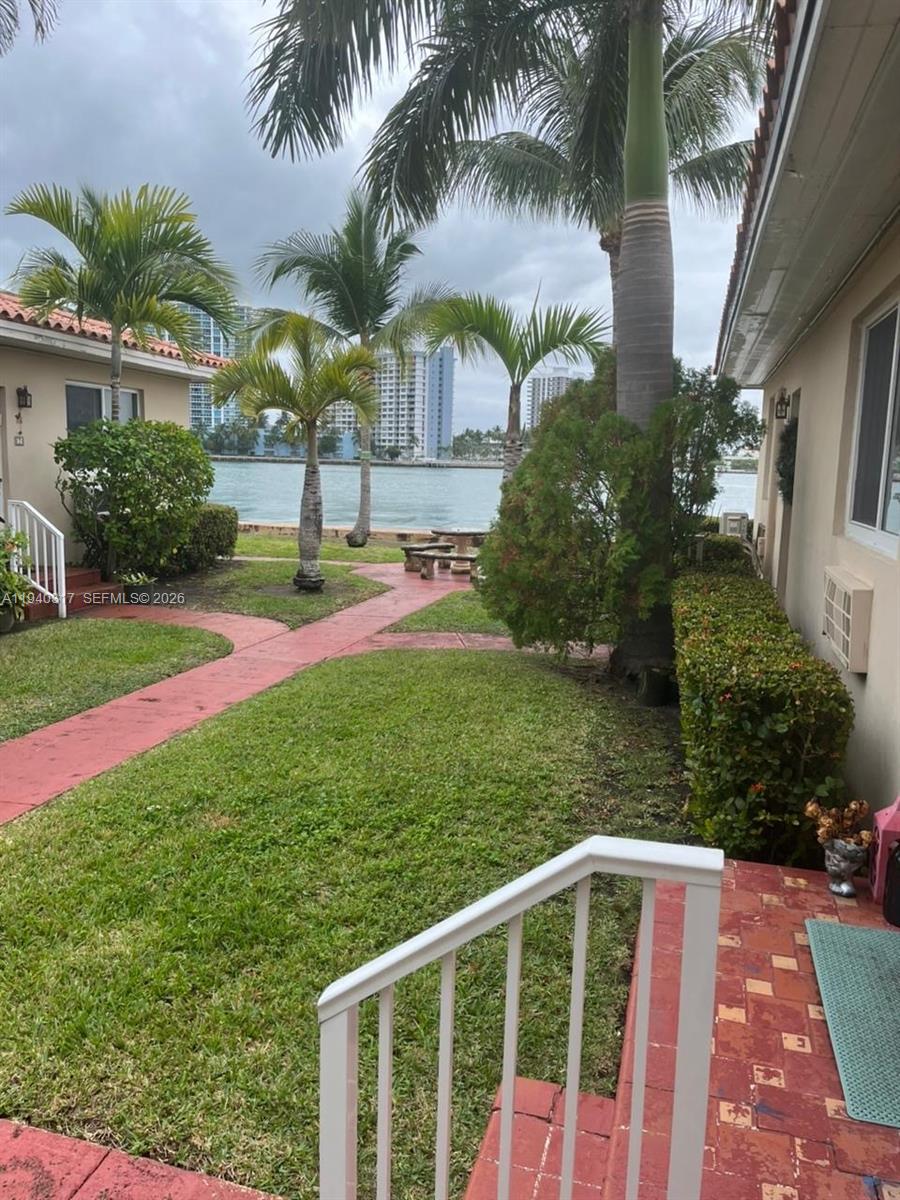 ENCLAVE WATERSIDE VILLAS - Residential