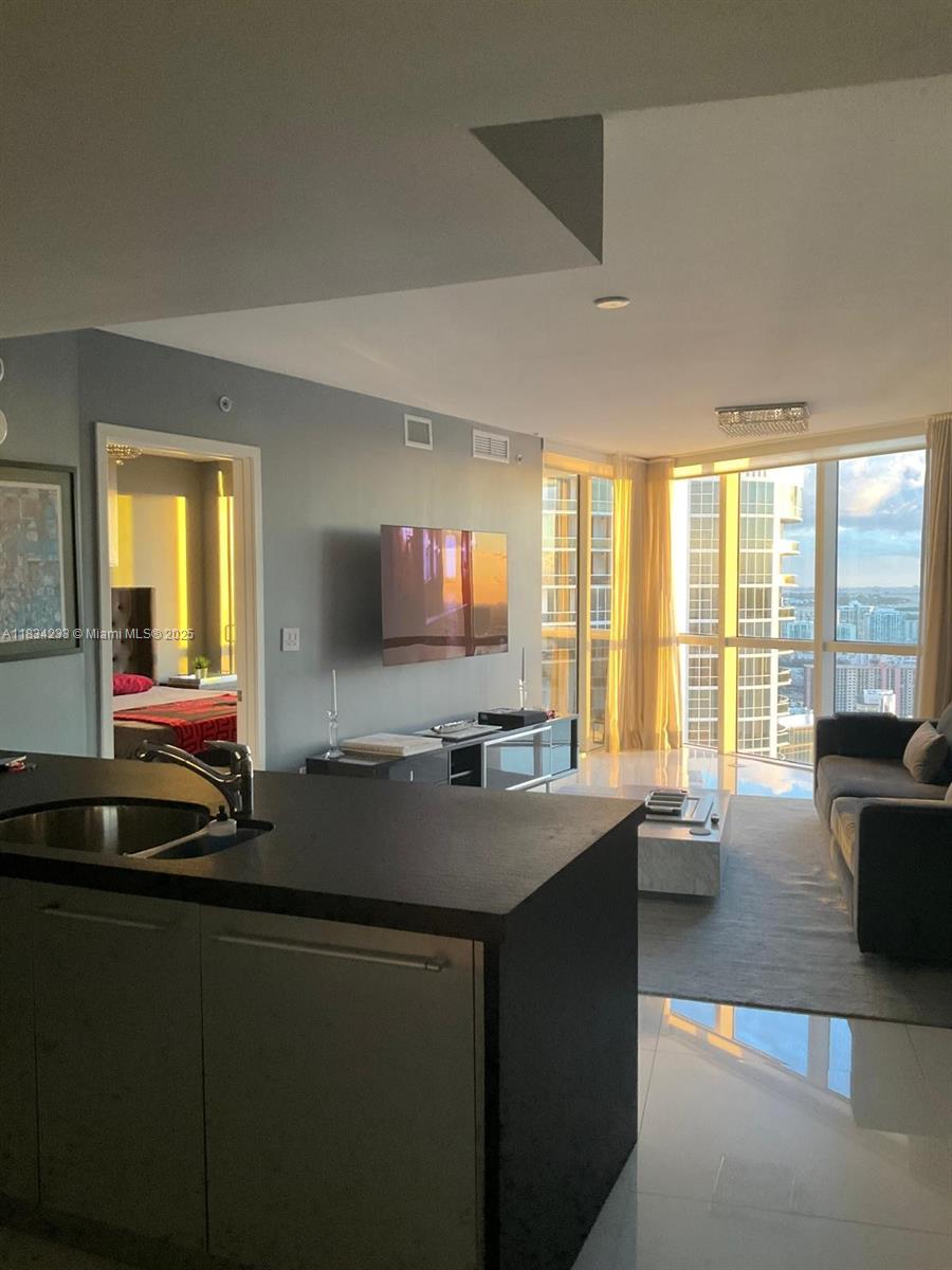 18201 Collins Ave 5303