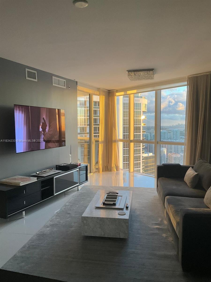 18201 Collins Ave 5303