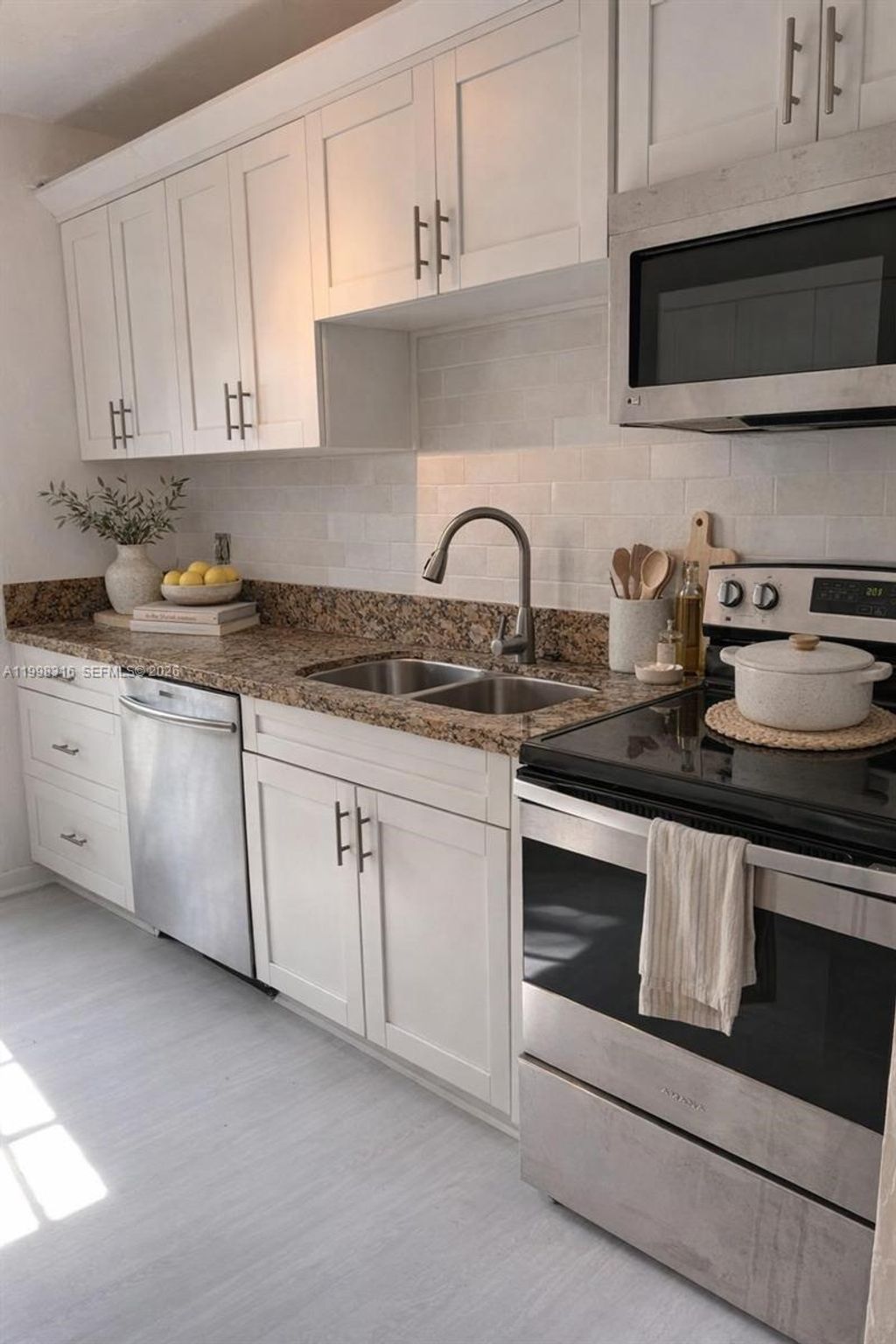 Photo of Hollywood, FL 33020 (MLS # A11998316)