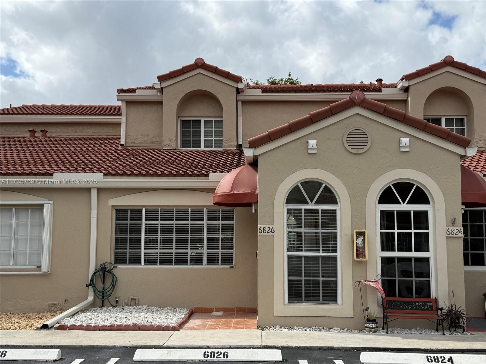 6826 Nw 166th Ter 703, Miami Lakes, Miami-Dade County, Florida - 3 Bedrooms  
2 Bathrooms - 